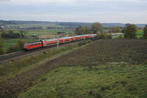 111 035 mit der RB 59692 von München Hbf nach Ingolstadt Hbf bei Fahlenbach, 21.10.2017