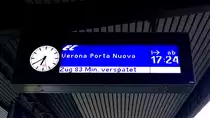 Zugzielanzeige am Innsbrucker Hbf des EC 83 nach Verona Porta Nuova welcher ein bisschen verspätet war wegen eines technisches Defekts am Speisewagen. Aufgenommen am 23.05.2018. 