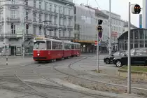 Wien Wiener Linien SL 60 (E2 4044 (SGP 1980) + c5 1444 (Bombardier-Rotax 1979)) XV, Rudolfsheim-Fünfhaus, Fünfhaus, Mariahilfer Straße / Neubaugürtel am 17. Oktober 2018.