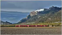 S1 1523 mit ABe 4/16 3102 vor dem Falknis zwischen Malans und Landquart. (31.10.2018)