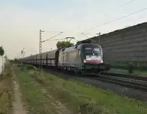 Am 17.10.2018 kommt die MRCE ES 64 U2 - 015 mit einem NIAG-Pendelkohlezug aus Heilbronn bei Allerheiligen gen Neuss gefahren.