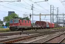 Gemischter Gz mit Re 4/4 III 11360 (430 360-8) SBB durchfährt den Bahnhof Pratteln (CH) in westlicher Richtung.
Aufgenommen von der Güterstrasse.
[10.7.2018 | 12:14 Uhr]
