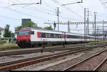 Bt (50 85 28-94 928-4 CH-SBB) mit Schublok Re 460 016-9  Rohrdorferberg Reusstal  als IR 2068 (IR 36) von Zürich Flughafen (CH) nach Basel SBB (CH) durchfährt den Bahnhof Pratteln (CH).
Aufgenommen von der Güterstrasse.
[10.7.2018 | 12:19 Uhr]