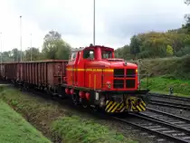 Die Lok GMH 7 (MG530C von Klöckner-Humboldt-Deutz) der Georgsmarienhütten-Eisenbahn rangiert einen Zug mit Stahlschrott, der kurz zuvor in den Werksbahnhof eingefahren ist. 02.11.2018
