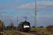 Als Lz eilt MRCE-ES 64 U2-010 am 26.10.2018 durch den Bahnhof Möttingen in Richtung Nördlingen