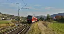 Auf dem Weg von Donauwörth nach Aalen erreicht 440 022-2 am 26.10.2018 den Haltepunkt Hoppingen