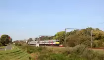 Ein Belgischer Triebzug 341 kommt aus Richtung Antwerpen(B) und fährt durch Lummen-Linkhout(B) in Richtung Hasselt(B).
Aufgenommen in Lummen-Linkhout(B).
Bei schönem Herbstwetter am Vormittag vom 13.10.2018.