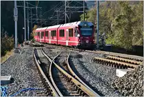 Ein letztes Mal konnte man gestern hier Fotos machen vor dem Anschluss der neuen Brücke. S1 1518 mit ABe 4/16 3103 aus Rhäzüns mit der provisorischen Weiche Richtung Oberland. (03.11.2018)