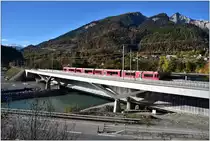 S1 1521 mit ABe 4/16 3103 auf der alten Hinterrheinbrücke in Reichenau-Tamins. (04.11.2018)