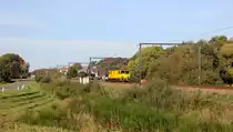 Matisa ES 502 van Infrabel kommt aus Richtung Antwerpen(B) und fährt durch Lummen-Linkhout(B) in Richtung Hasselt(B).
Aufgenommen in Lummen-Linkhout(B). 
Bei schönem Herbstwetter am Vormittag vom 13.10.2018.
