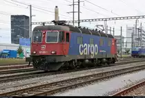 Re 6/6 11633  Muri AG  (620 033-1) der SBB Cargo als Lokzug durchfährt den Bahnhof Pratteln (CH) in westlicher Richtung.
Aufgenommen von der Güterstrasse.
[10.7.2018 | 12:30 Uhr]