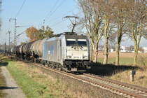 Umleiterbetrieb macht viel Verkehr auf der Kbs 485,
hier ist die RTBC 186 422-2 samt einem Öler gen Dülken unterwegs am heutigen Vormittag.