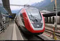 RABe 502 207-9 (Bombardier Twindexx Swiss Express) SBB als RE 5082 nach Zürich HB (CH) steht in seinem Startbahnhof Chur (CH) auf Gleis 7.
[10.7.2018 | 18:09 Uhr]