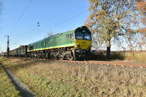 Nach dem die RHC Class 66 nach einer Kreuzung in Boisheim wieder beschleunigt kommt sie auch am Fotobaum vorbei gefahren bevor sie den Fotografen hinter sich lässt.
18.11.2018