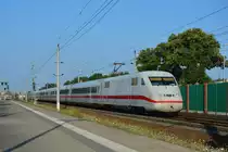 Ein unbekannter 402er rauscht durch Rathenow gen Berlin.

Rathenow 23.07.2018