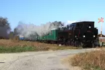 CSD 433 001 (CZ-CD 90 54 3 991 007-6) am 17.November 2018 mit dem Os 11875 (Lednice - Breclav) auf der Strecke Bori Les - Lednice nahe der Haltestelle Charvatska Nova Ves.