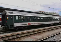 Blick auf einen Personenwagen der Gattung  B  (50 85 21-73 530-0 CH-SBB) der SBB, der im Bahnhof Chur (CH) auf Gleis 7 vorübergehend abgestellt ist.
[10.7.2018 | 18:30 Uhr]