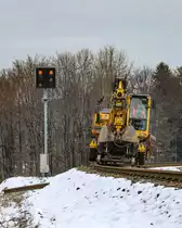 Herfried kenne ich solange mich die Bahn in Ihren Bann gezogen hat ,.. 
Sprich seit über 25 Jahren . 
Immer noch im Dienst rollt er mit einem KBKM und seinem 2 Wege Bagger über die Gleise der Leibenfelder Höhe.
21.11.2018