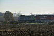 Am Mittag des 17.11.2018 ist die BLS-Cargo 4485 016-0 mit dem Cargobeamer von Kaldenkirchen kommend bei Boisheim in Richtung Domodossola unterwegs. 
