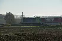 Am Mittag des 17.11.2018 ist die BLS-Cargo 4485 016-0 mit dem Cargobeamer von Kaldenkirchen kommend bei Boisheim in Richtung Domodossola unterwegs. 