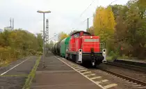 294 880-0 von DB-Railion kommt mit einem kurzen gemischten Güterzug aus Köln-Gremberg nach Königswinter und kommt aus Richtung Köln-Gremberg und fährt durch Bonn-Oberkassel in Richtung Königswinter.
Aufgenommen vom Bahnsteig von Bonn-Oberkassel an der rechten Rheinstrecke. 
Am Nachmittag vom 2.11.2018.
