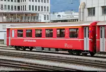 Blick auf Personenwagen A 1254 der Rhätischen Bahn (RhB), der im Bahnhof Landquart (CH) abgestellt ist.
[10.7.2018 | 19:05 Uhr]