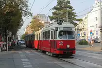 Wien Wiener Linien SL 49 (E1 4515 + c4 1335) XIV, Penzing, Hütteldorfer Straße / Ameisgasse / Leyserstraße am 19. Oktober 2018. - Hersteller und Baujahre der Straßenbahnfahrzeuge: Lohnerwerke 1972 (E1 4515); Bombardier-Rotax, vorm. Lohnerwerke, 1975 (c4 1335). - Die Ameisgasse erhielt ihren Namen nach dem Ameisbach. - Nach einem Helden bei der Verteidigung Wiens gegen die Türken 1529, Ulrich Leyser, wurde die Leyserstraße 1899 benannt.