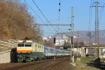 151 023-9 mit dem Rx 605 am 17.11.18 in Ústí nad Labem. 