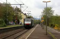 Ein Nachschuss von der 189 283 von MRCE und kamm als Lokzug aus Norden nach Süden  und kamm aus Richtung Köln-Gremberg und fuhr durch Bonn-Oberkassel in Richtung Koblenz. 
Aufgenommen vom Bahnsteig von Bonn-Oberkassel an der rechten Rheinstrecke. 
Am Mittag vom 2.11.2018.