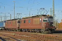 Doppeltraktion, mit den BLS Loks 425 180 und 425 171, durchfährt den badischen Bahnhof. Die Aufnahme stammt vom 14.11.2018.