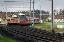 BIPPERLISI Aare Seeland Mobil, ASm
Ausserordentliche Zugskreuzung bei der weit abgelegenen Haltestelle Bannwil zwischen einem Extrazug mit dem Be 4/4 104, ehemals BTI/SZB und einem Regionalzug nach Solothurn mit dem Be 4/8 112 STAR am 27. November 2018.
Die planmässigen Zugskreuzungen der Strecke Niederbipp-Langenthal finden in Aarwangen statt.
Foto: Walter Ruetsch 
