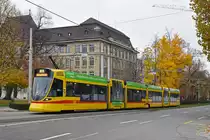 Be 6/10 Tango 156, auf der Linie 10, fährt zur Haltestelle am Bahnhof SBB. Die Aufnahme stammt vom 17.11.2018.