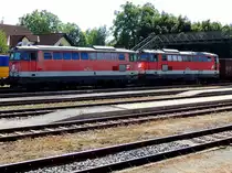  Tandem , bzw. Hilfe von 2043 034-4 an die defekte Schwester 2043 016-1 welche diese, samt Güterzug aus dem Bhf. Ried abtransportiert; 120820