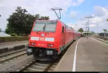 146 238-1 von DB Regio Baden-Württemberg als RE 4270 von Konstanz nach Karlsruhe Hbf steht im Bahnhof Radolfzell auf Gleis 5.
[11.7.2018 | 9:59 Uhr]