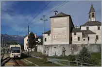 Durch den straken Frequenzzuwachs wurde ab Fahrplanwechsel der SSIF Regionalzug 245 nach Re in den Regionalzug 145 nach Locarno verlängert und als Centovalli-Express geführt. Das Bild zeigt den in Trontano ankommenden FART ABe 4/8 45. Fotostandort: Aus einem Fenster des Gegenzuges.
3. Oktober 2018
