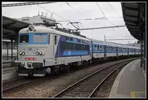 242 234 steht am 26.11.2018 in Brno hlavni nadrazi am Bahnsteig 4.