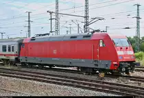 Nachschuss auf 101 022-2 als IC 1268 (Linie 60) von München Hbf nach Karlsruhe Hbf, der Stuttgart Hbf auf Gleis 8 verlässt.
[16.7.2018 | 11:15 Uhr]