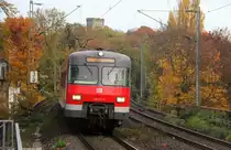 DB Regio 420 422-8 kommt mit einer Sonderfahrt aus Richtung Aachen-West und fährt durch Aachen-Schanz in Aachen-Hbf.
Aufgenommen vom Bahnsteig von Aachen-Schanz. 
Am Morgen vom 6.11.2018.
