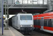 RheinCargo GmbH & Co. KG mit  145 086-5  [NVR-Number: 91 80 6145 086-5 D-RHC] und Kesselwagenzug (leer) Richtung Stendel am 29.11.18 Bf. Berlin-Hohenschönhausen.