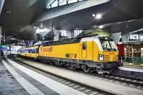 ELL 193 214-4 trifft mit dem RGJ 1033 (Praha
hl. n. - Břeclav - Wien Hbf), in Wien Hbf ein.
Aufgenommen am 23.11.2018.