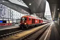 2016 019-9 fährt mit dem REX 2519 (Kosice - Bratislava hl.st. - Marchegg - Wien Hbf), in Wien Hbf ein.
Aufgenommen am 23.11.2018.