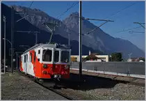 Für einige Zeit wurde die Strecke von Martiny nach Châtelard (TMC / MC) infolge Bauarbeiten mit Busen bedient. Da die Strassenführung erheblich von der Streckenführung der Bahn abweicht, wurde zwischen Martigny und Vernayaz MC ein stündlicher Pendelbetrieb eingerichtet, welcher nach meinem Augenschien mit einem BDeh 4/4 abgewickelt wurde. Am letzten Tag der Bauarbeiten machte ich mich endlich auf, um die sonst im Regelverkehr eher selten anzutreffenden Triebwagen zu fotografieren. 
Das Bild zeigt den BDhe 4/4 N° 8  (TSI Nr: 90 85 838 0008-5) bei der ehemaligen Haltestelle La Bâtiaz (EH). 
18. Nov. 2018