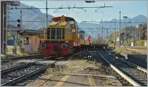 Im  schlechten  Licht rangiert in Domodossola eine dreiachsige Henschel Lok mit eine Gleisbauzug.
26. Okt. 2015 