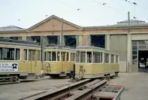 København / Kopenhagen Københavns Sporveje: Der Tw 614 und der Bw 1521 warten im Straßenbahnbetriebsbahnhof Sundby auf den Transport zum Verschrottungsplatz der KS im Stadtteil Kongens Enghave. Datum: 19. August 1969. - Scan eines Farbnegativs. Film: Kodak Kodacolor X.