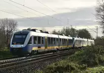 Mit zwei Brüderchen kommt der 648 428 der NWB als RE10 nach Kleve vor mein Objektiv.
Samstag 1.12.2018