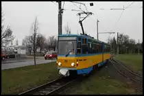 Noch immer bilden die Tatra Gelenk Triebwagen mit das Rückgrat des Straßenbahn Verkehrs in Gotha. Am 12.12.2018 kam mir Wagen 312 auf dem Weg zur Endhaltestelle Krankenhaus auf der Linie 1 in Höhe der Wagenhalle in Gotha vor die Kamera.