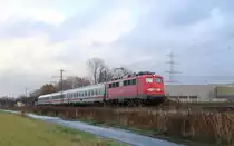 110 198 mit ihrem PbZ aus Hamburg kurz vor erreichen des Zielbahnhofes dem Dortmunder Bw am 8.12.18 bei Dortmund-Scharnhorst