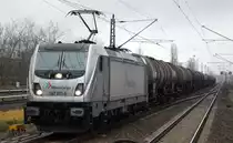 RheinCargo GmbH & Co. KG mit  187 071-6  [NVR-Number: 91 80 6187 071-6 D-RHC] und Kesselwagenzug (leer) Richtung Stendel am 13.12.18 Bf. Berlin-Hohenschönhausen.