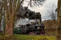 Am 8.12.2018 bringt die 498.04 den Adventzug bei Letten nach Grünburg. 