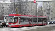 Straßenbahn-Triebzug UWKS 71-631-2 Nr. 5226 in St. Petersburg, 17.2.18